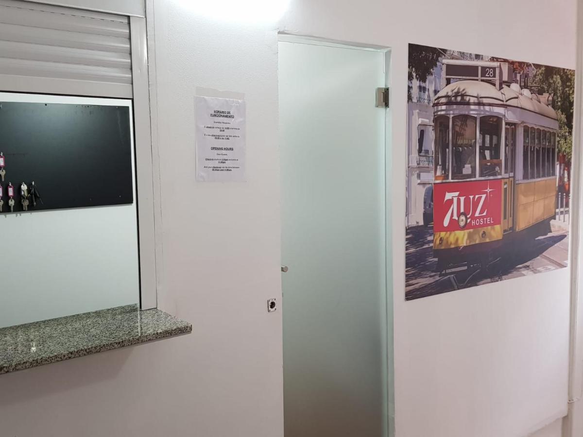 7 Luz Hostel Lisbona Esterno foto