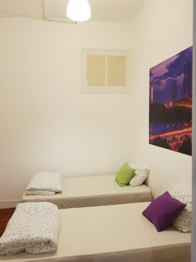 7 Luz Hostel Lisbona Esterno foto